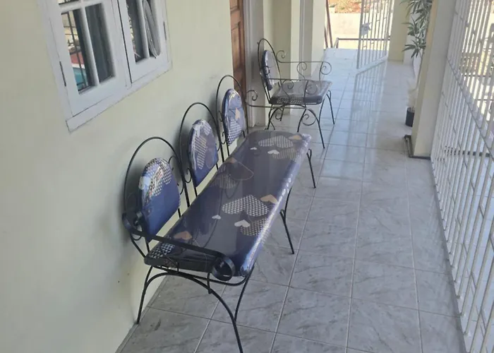 A-list Jamaican Comfort Runaway Bay